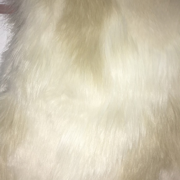 Forever 21 faux fur vest - Picture 5 of 5
